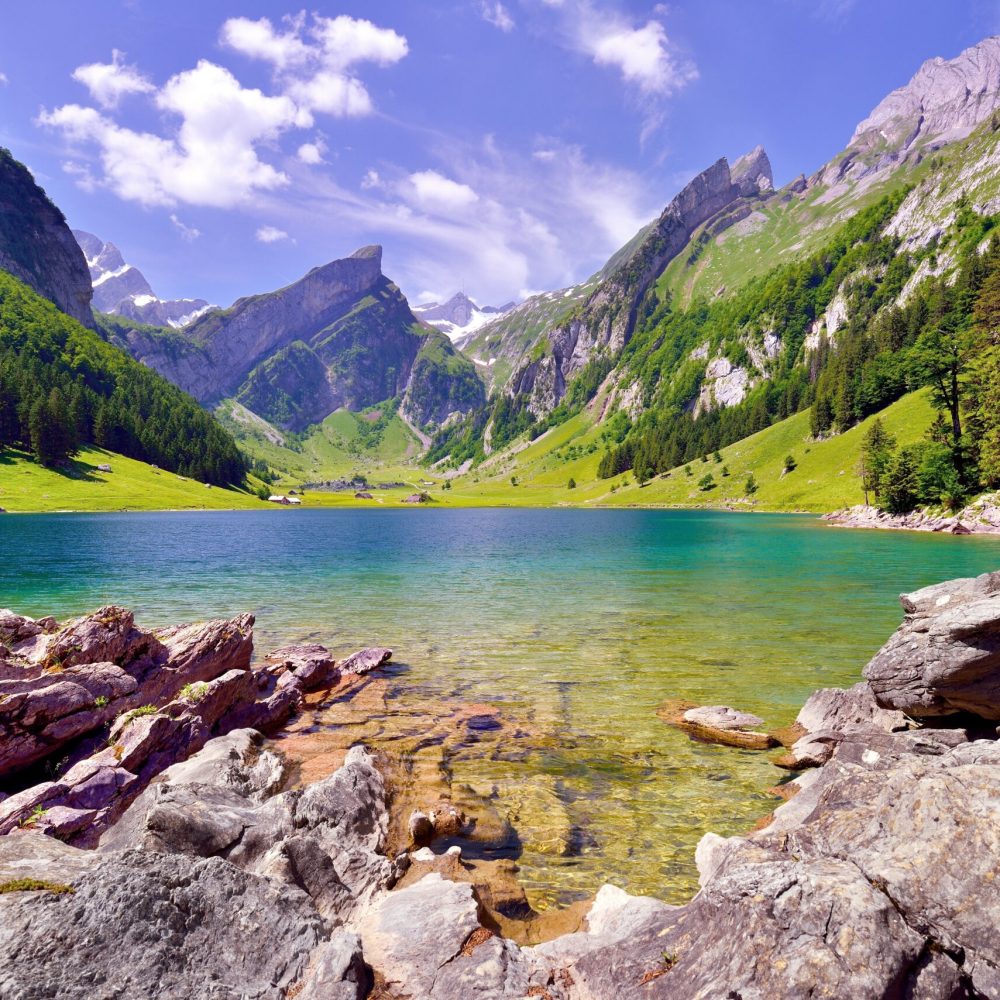 Seealpsee im Alpsteingebirge mit Säntis im Hintergrund
